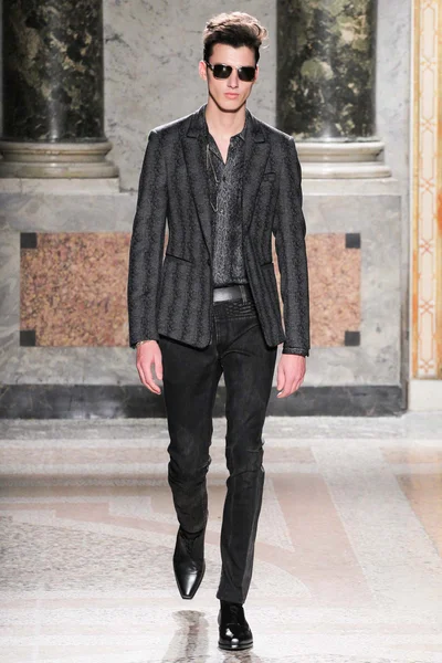 Look 18